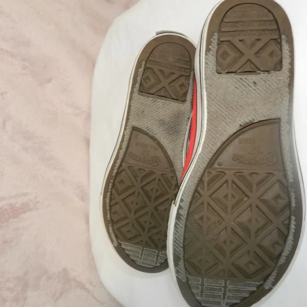 Kids Distressed Red Converse Size 3